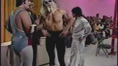 Jimmy Valiant gets punk slapped by Jerry Lawler (1...