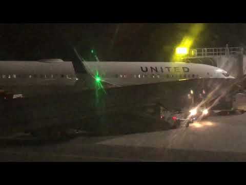 United Airlines B737 SFO To Atlanta And Port Of Oakland Flyover