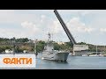 Развели три моста: десантный корабль ВМС зашел на ремонт в Николаеве