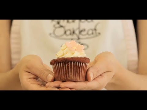 Video: Rozdíl Mezi Cupcake A Cake