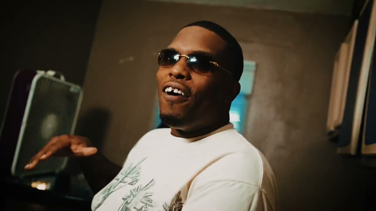 Hold up 800bizzy ft Big Indo