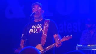 An Inebriated Aaron Lewis Mistakenly 