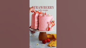 My favorite strawberry layer cake recipe 🍓 find it at sugarandsparrow.com #cake #strawberrycake
