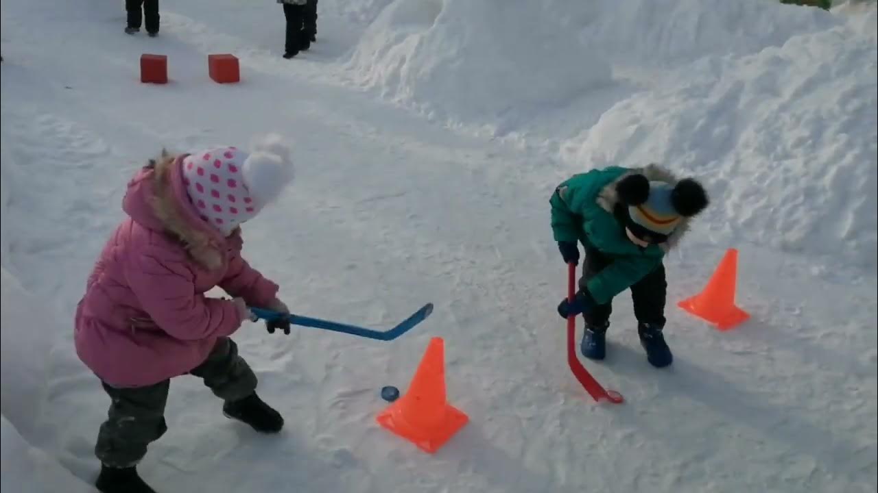 дети зимой. снежные забавы для детей. снежные забавы для детей. зимние развлечения для детей. зимние развлечения.
