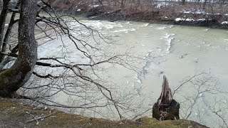 бурная река Пшеха начало весны