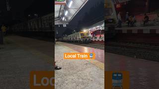 Kolkata Local Train Night Scene 🚉🔥#IndianRailways #Train #RailwayStation #shorts #RailFan