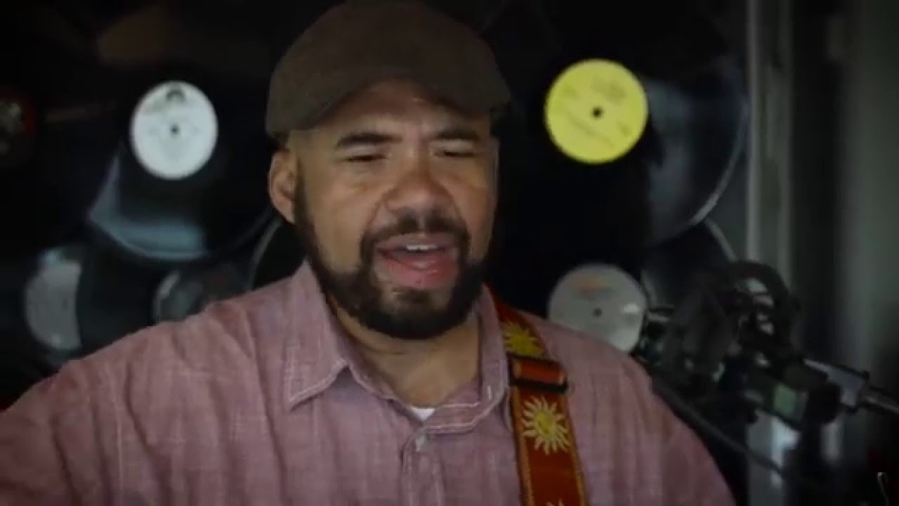 Obejrzyj Joey McGee  "Honeybee" (Acoustic Performance) w YouTube Obejrzyj Joey McGee  "Honeybee" (Acoustic Performance) w YouTube