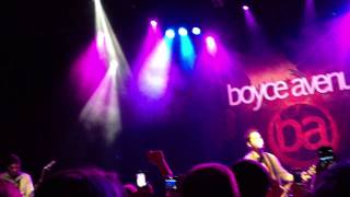 Boyce Avenue- Rolling In The Deep (Live in London, 2011).