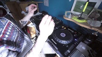 MAKE SURE YOU KEEP TO WITHIN 3 PERCENT OF THE PITCH IF NOT USING KEY LOCK MASTER TEMPO DJ