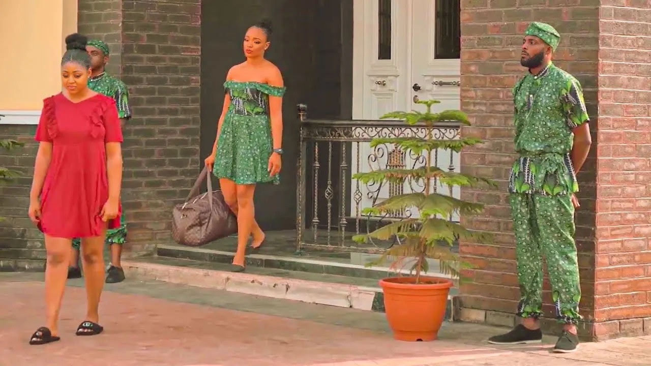 LA PRINCESSE CRUELLE L'A CHASSÉE DU PALAIS SANS SAVOIR QU’ELLE REVIENDRAIT EN TANT QUE REINE