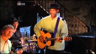 Video thumbnail of "Transatlantic Sessions - Eric Bibb - "Don't Ever Let Nobody Drag Your Spirit Down""