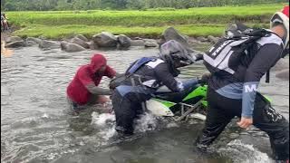 Honda Crf150 vs Kawasaki KLX150 river crossing | CRF lng malakas | Dirt bike | enduro | YLM outdoors