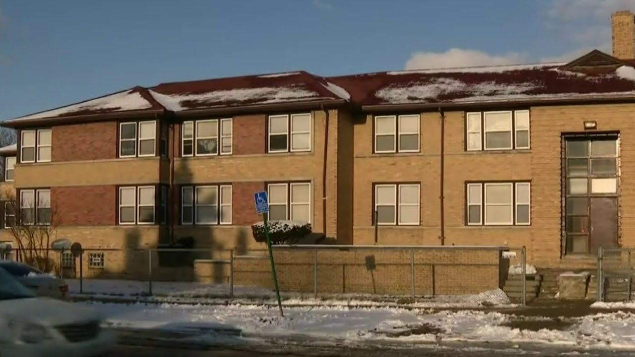 Tenants without running water on Detroit's west side - YouTube