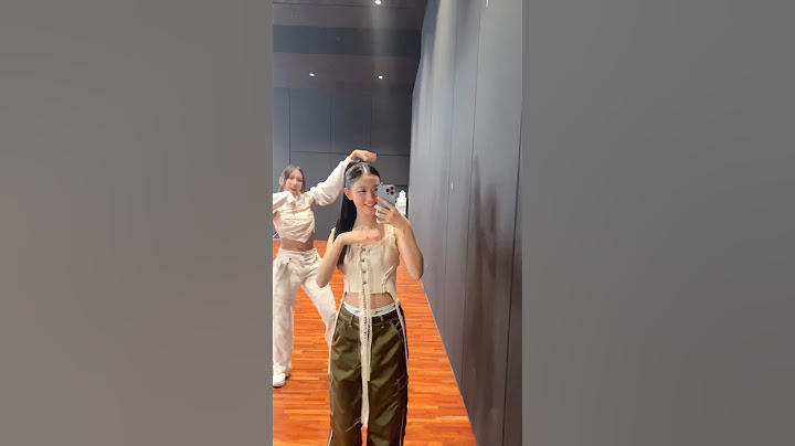 HYEIN looking Extra Super Shy 🤗 #ImSuperShy #NewJeans #뉴진스#NewJeans_SuperShy #Time_To_NewJeans