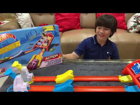 Hot wheels Crash and Score Flip Out