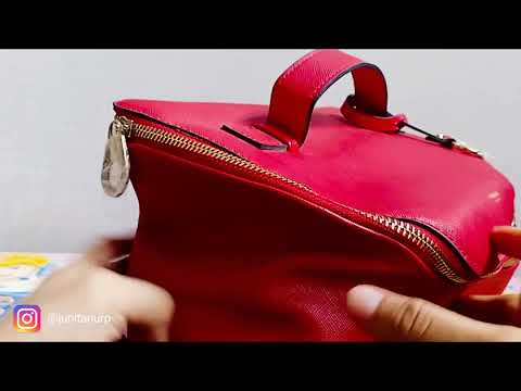 A great bag for the makeup lovers, handy and portable, do watch the video to know about it.

Buy It . 