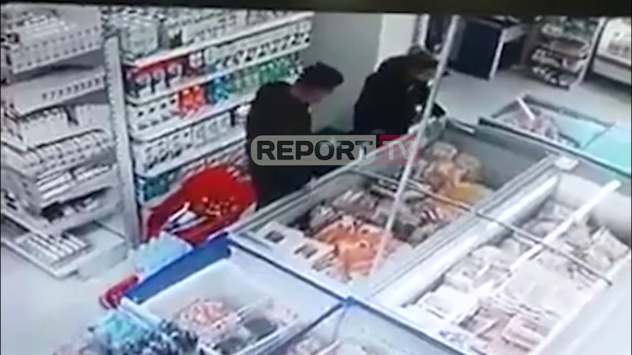 Report TV - Durrës, burri hedh gruan në tokë dhe ia mbath nga frika e tërmetit