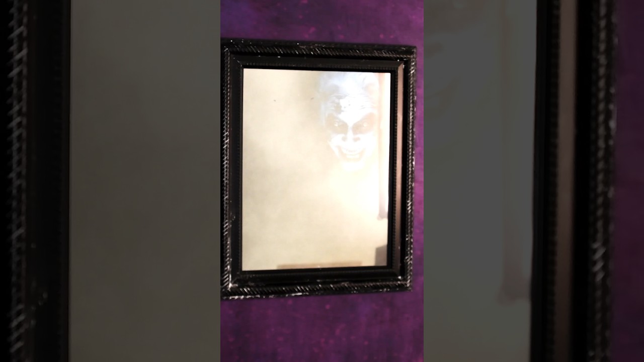 Scare your guests with a haunted picture frame 