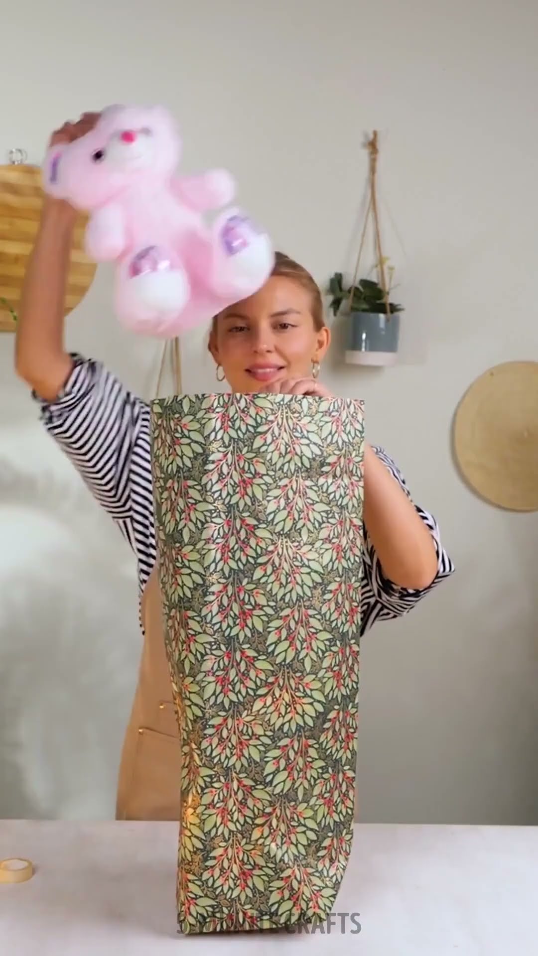 Gift wrapping tutorial for Happy Valentine's Day ? #shorts #valentinesday #giftidea