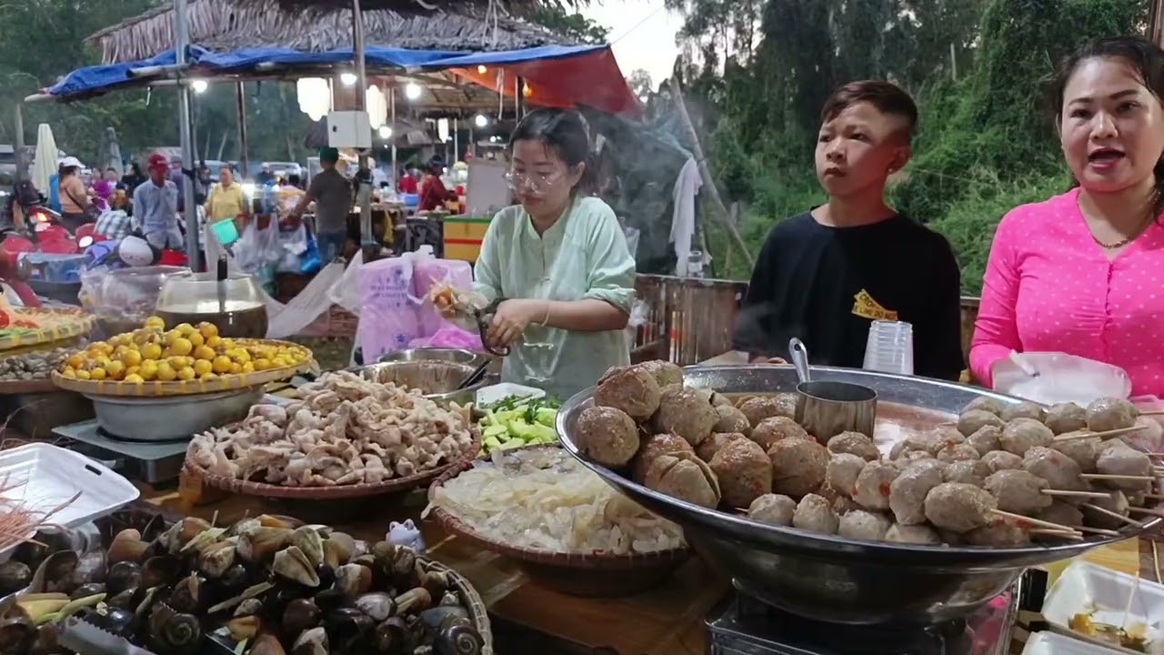 Chợ quê Gò Tháp nhiều món ăn dân dã miền tây 