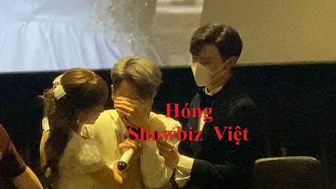 Đức Phúc bật khó nức nở ôm Hoà Minzy & Erik trong buổi họp báo ra mắt sản phẩm âm nhạc mới.