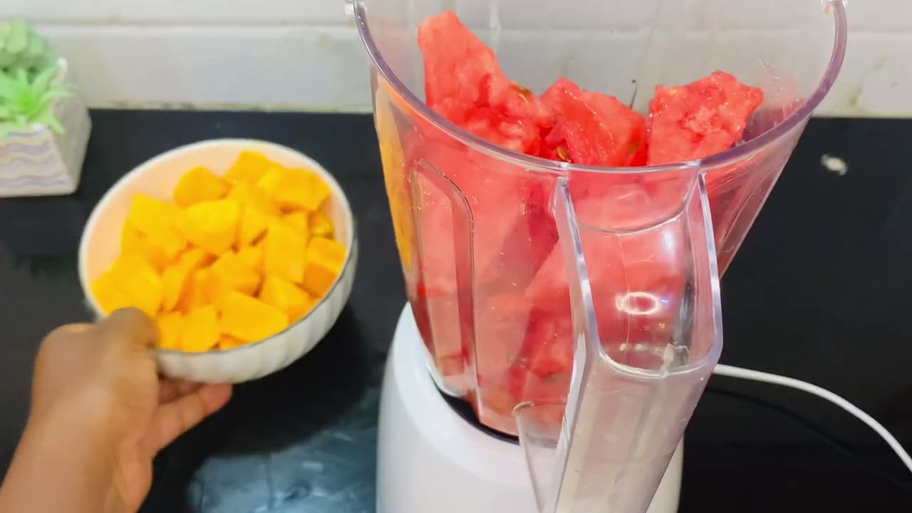 Simple Fresh fruit juice with only 3 ingredients. Watermelon,papaya and mangoes juice😘