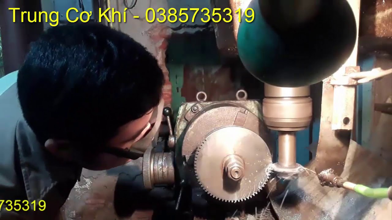 Phay bánh răng modun 2,25 răng thẳng - YouTube