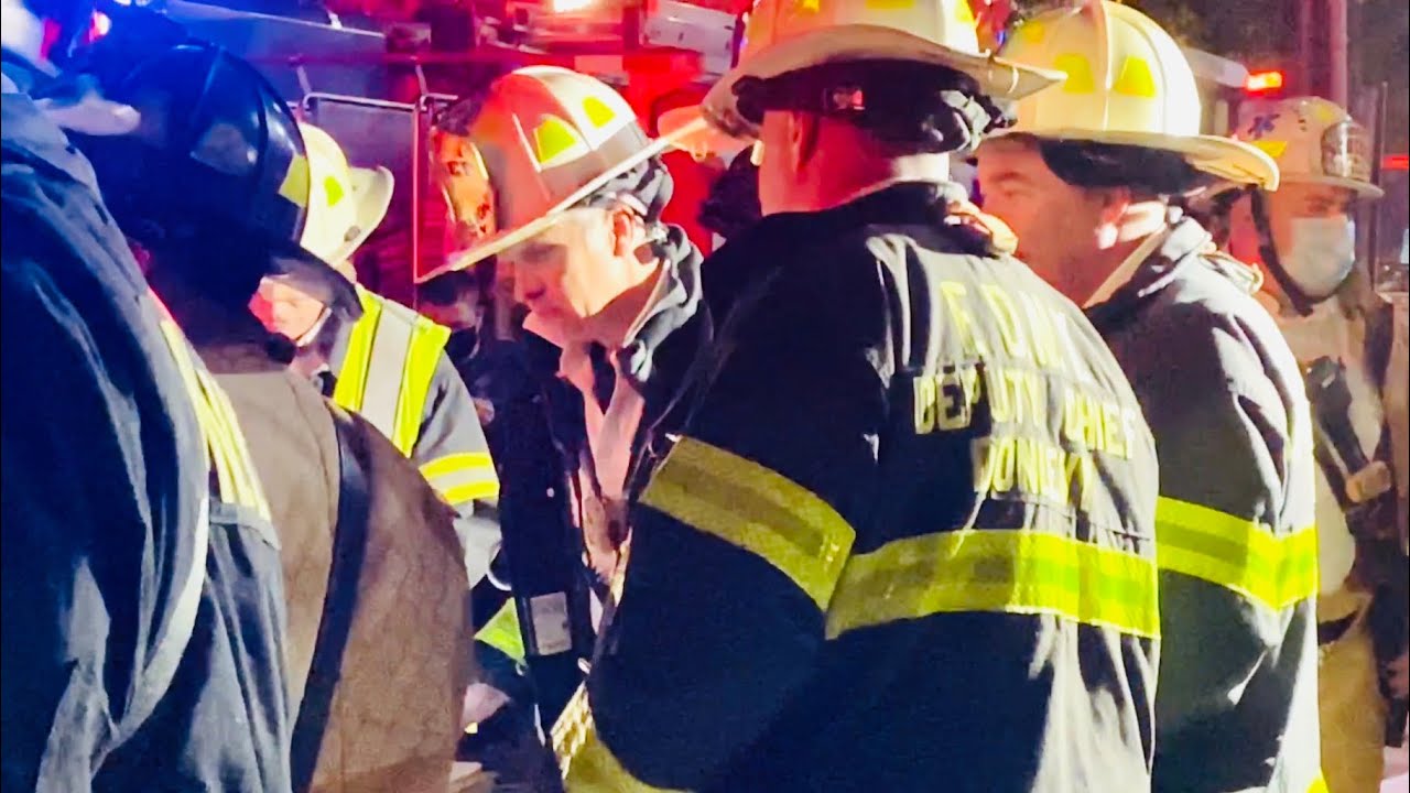 FDNY BOX 2265 - FDNY OPERATING AT QUICKLY KNOCKED DOWN 2ND ALARM FIRE IN A VACANT ON EAGLE AVENUE.