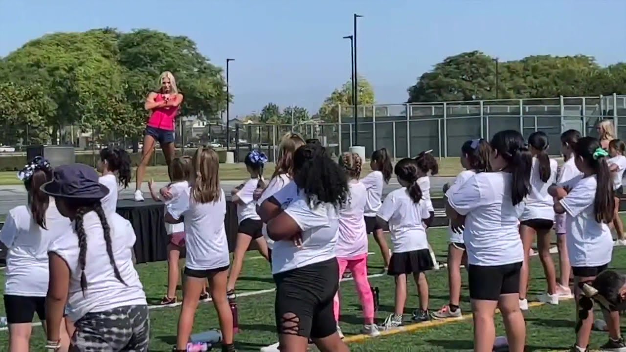 Dallas Cowboys Cheerleaders Host Free Cheer Camp For Kids In Oxnard dallas-cowboys-cheerleaders-host-free-cheer-camp-for-kids-in-oxnard