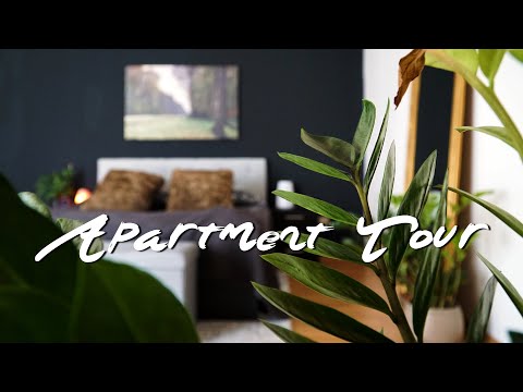 minimalist-industrial-apartment-tour:-artsy-and-colorful