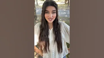 غمازة و ضحكة 