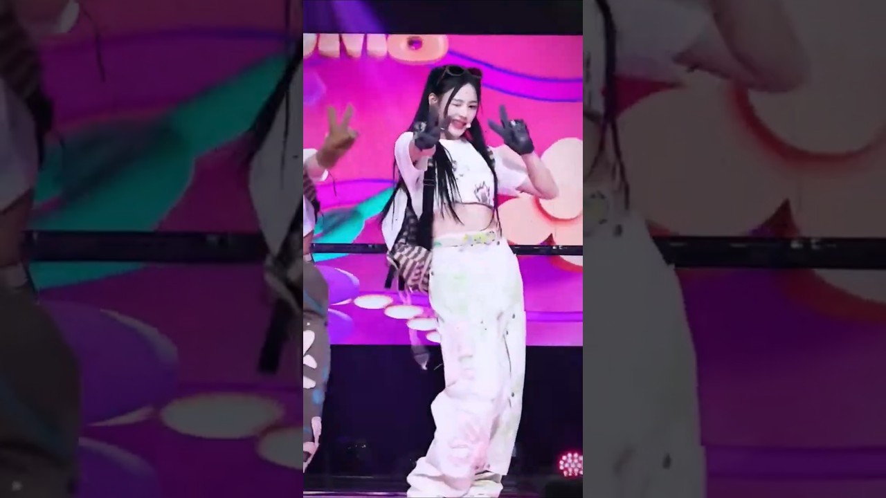 Watch She drew attention for liking to smell her fans' perfume #Shorts #Kpop on YouTube Watch She drew attention for liking to smell her fans' perfume #Shorts #Kpop on YouTube