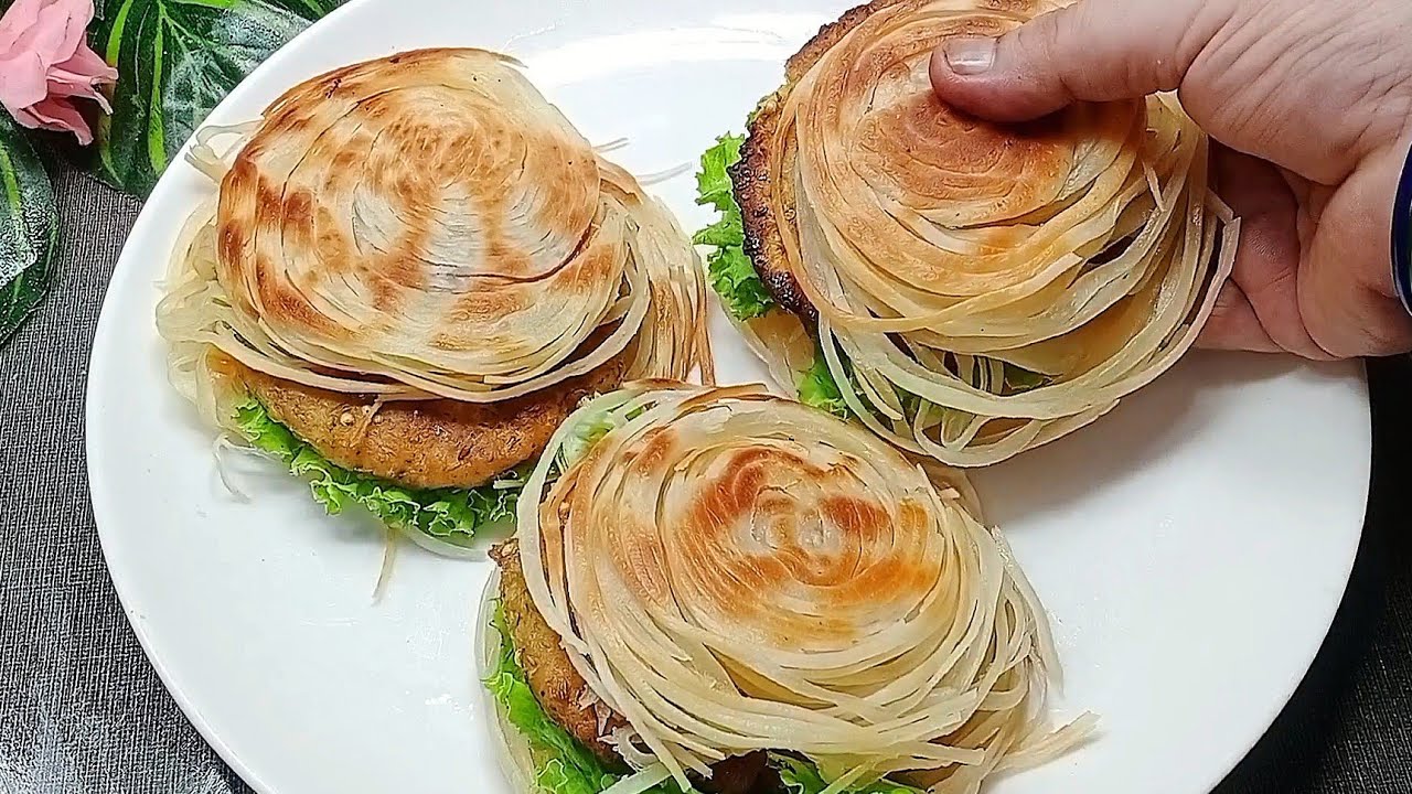 آپ کی سوچ اور عقل سے بھی زیادہ آسان اور مزیدار ہے یہ ریسپی🔥Dubai Viral Paratha Smash Burger Recipe 
