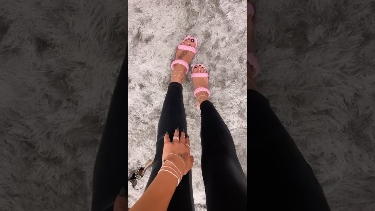 Heels #toering #footjewelry #feet #permanentjewelry #fancyfeetco #temporarytattoo #foot