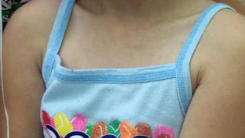 Daddy pulls out daughter's tooth!