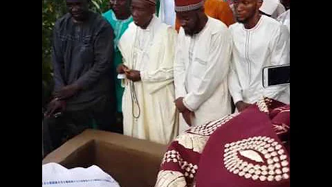 So Sad! Watch Cleric Praying for Bukky Ajayi at Her Burial