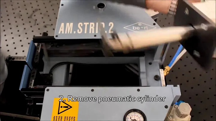 AM.STRIP.2   Insert cutting heads / Messerblöcke einsetzen