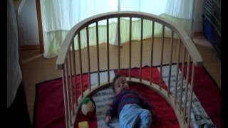 handgefertigter Kletterbogen f/ür Babys und Kinder Bunte Bogenwippe aus Holz Pikler Montessori