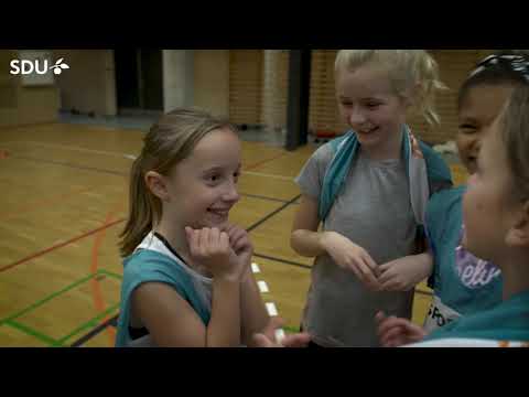 Video: Sådan Udstyres En Skole
