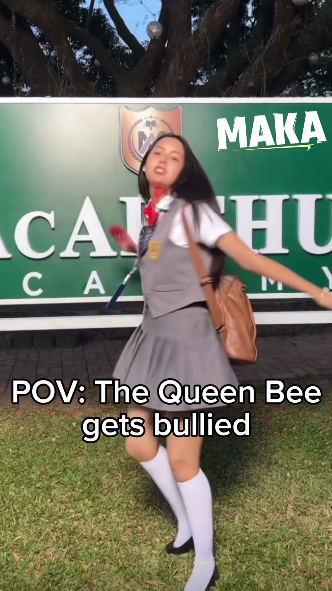 POV - The queen bee gets bullied! | MAKA