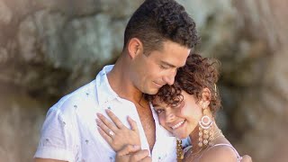 Sarah Hyland Engaged to Wells Adams! See the MASSIVE Ring Sarah Hyland Engaged to Wells Adams! See the MASSIVE Ring