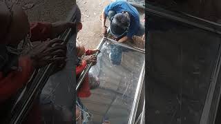 PROSES PEMASANGAN PLAT STAINLESS UNTUK PINTU GERBANG