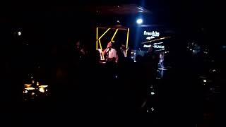 Yine De Aşk Boyun Eğmez - Alex Resimi