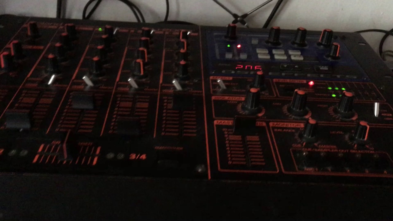 Roland dj 2000 demo 1 - YouTube