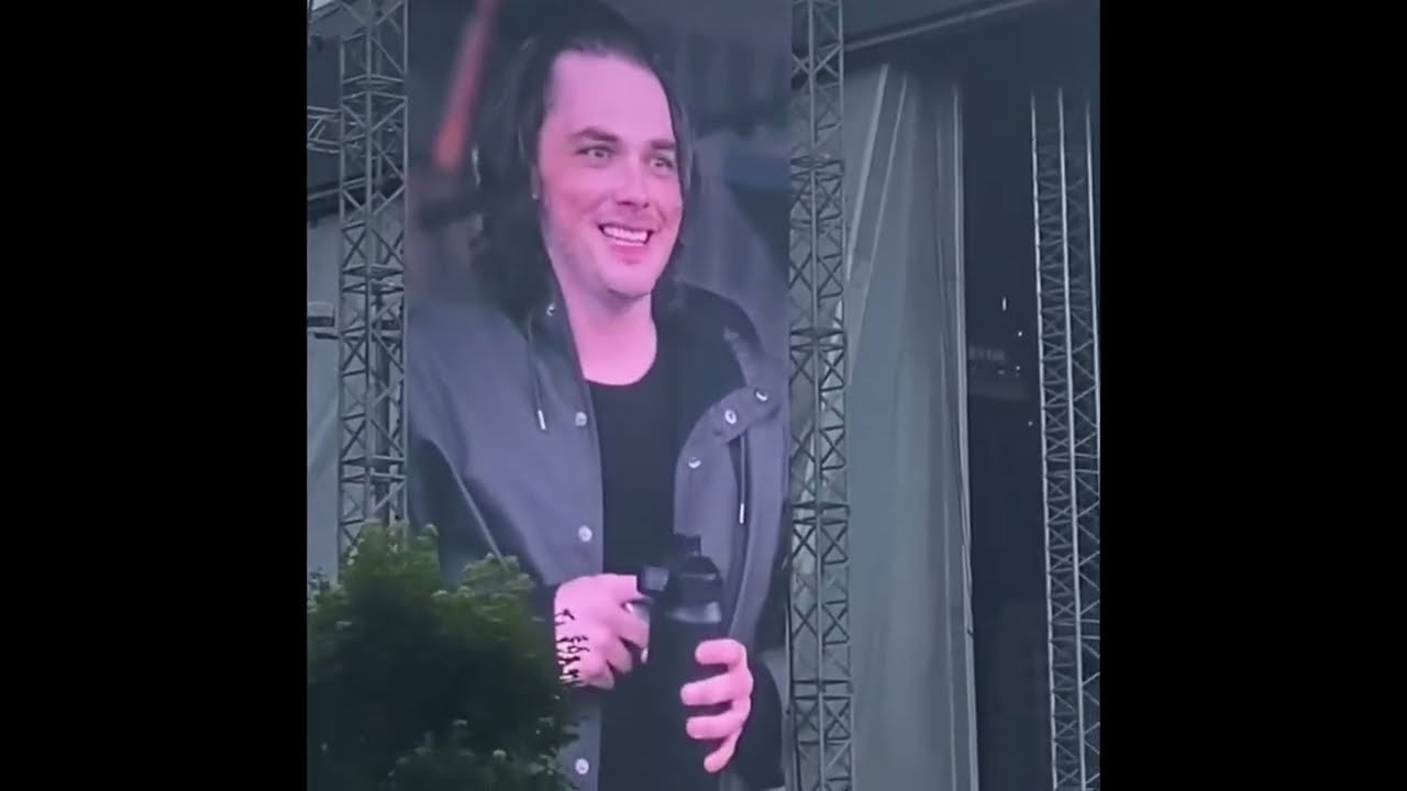 My Chemical Romance but Gerard Way keeps speaking to the crowd