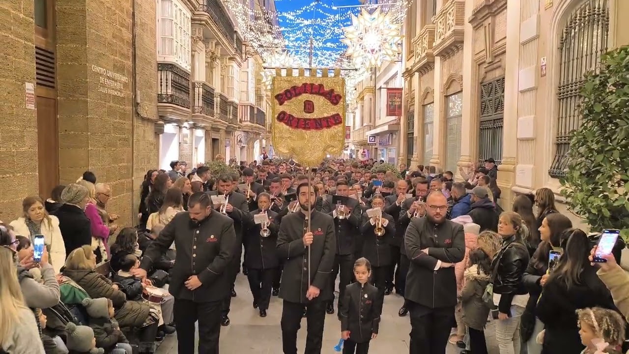 Pasacalles AM Polillas navidad Cádiz 2025