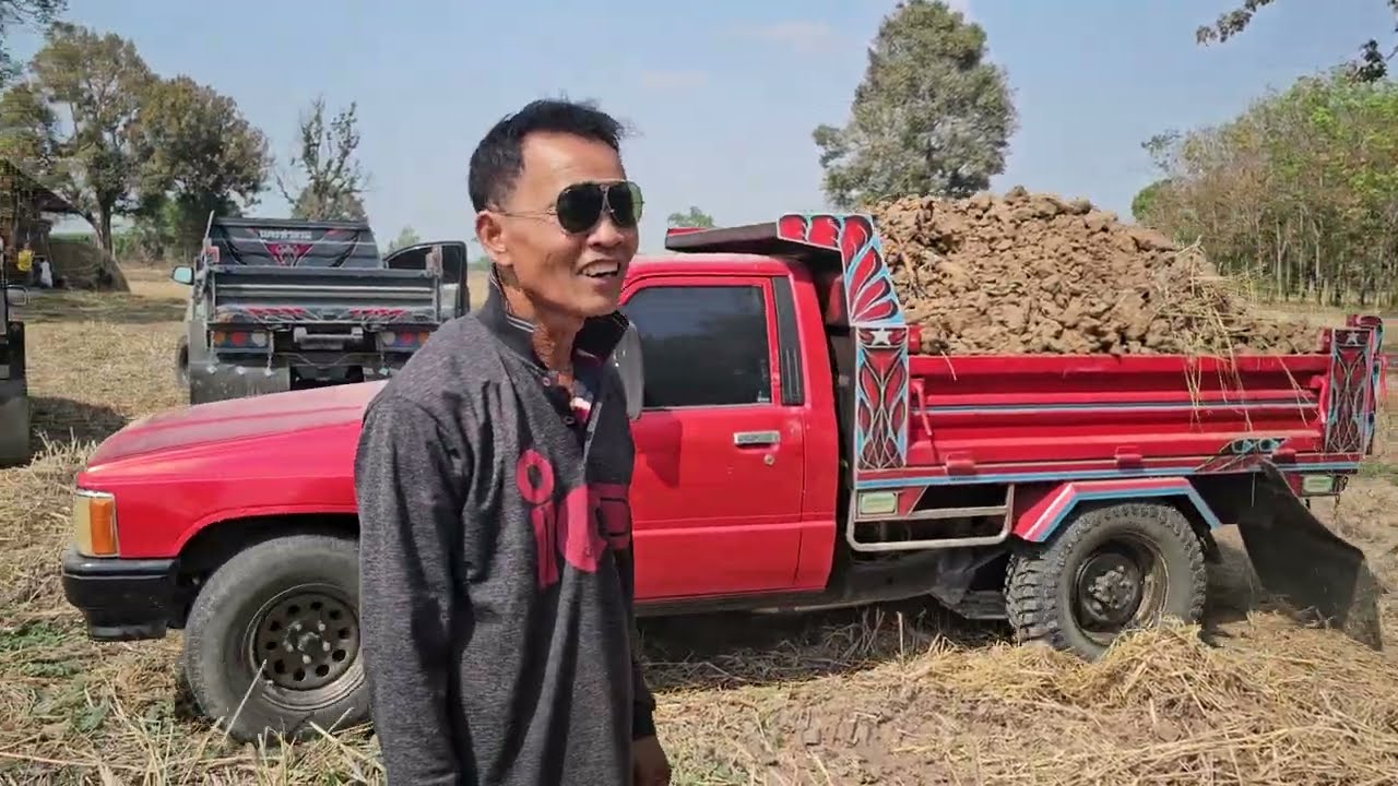 ลงขุดอย่างดีอ่าวผิดที่ซะงั้น ทีมงานรถกระบะดั้ม Excavator loading Truck