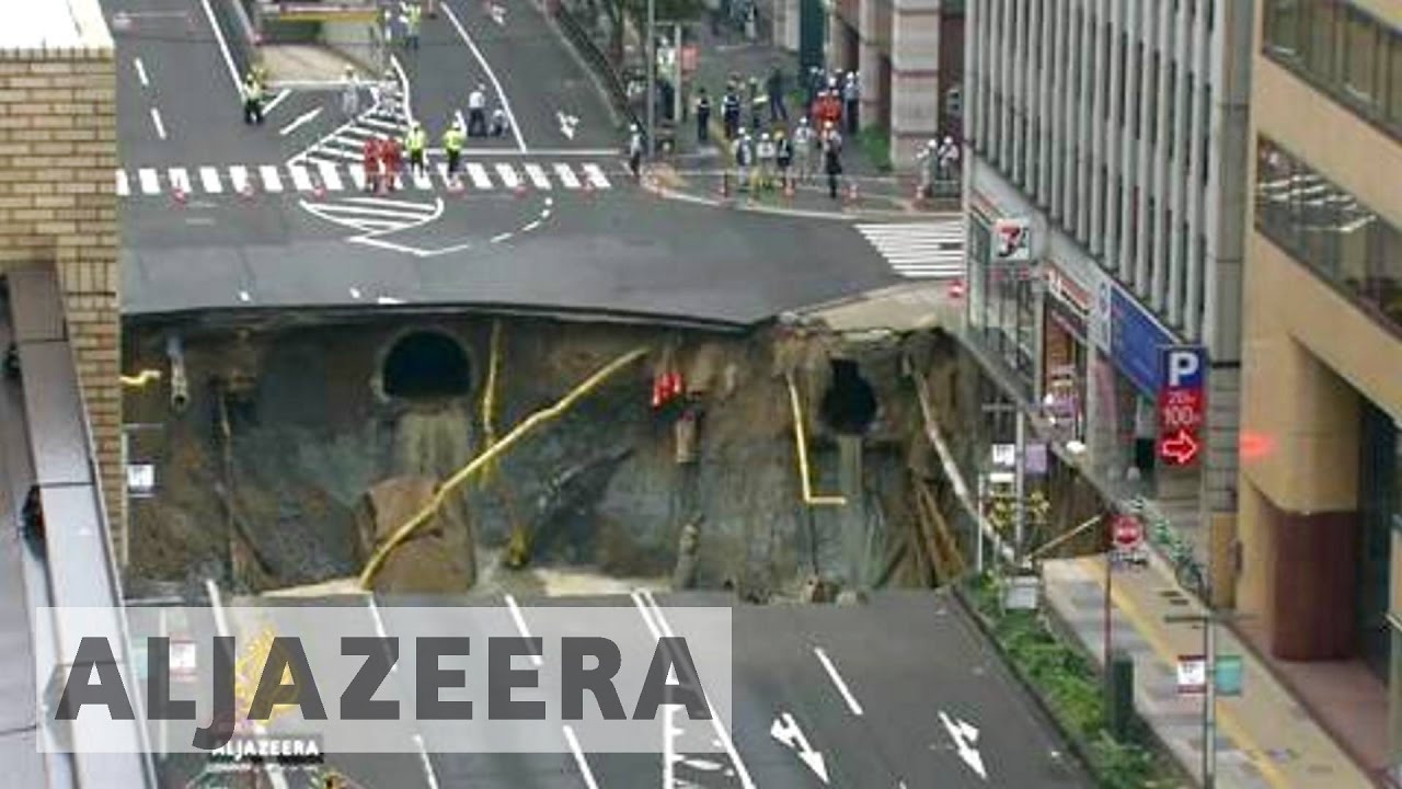 Sinkhole opens in Japan