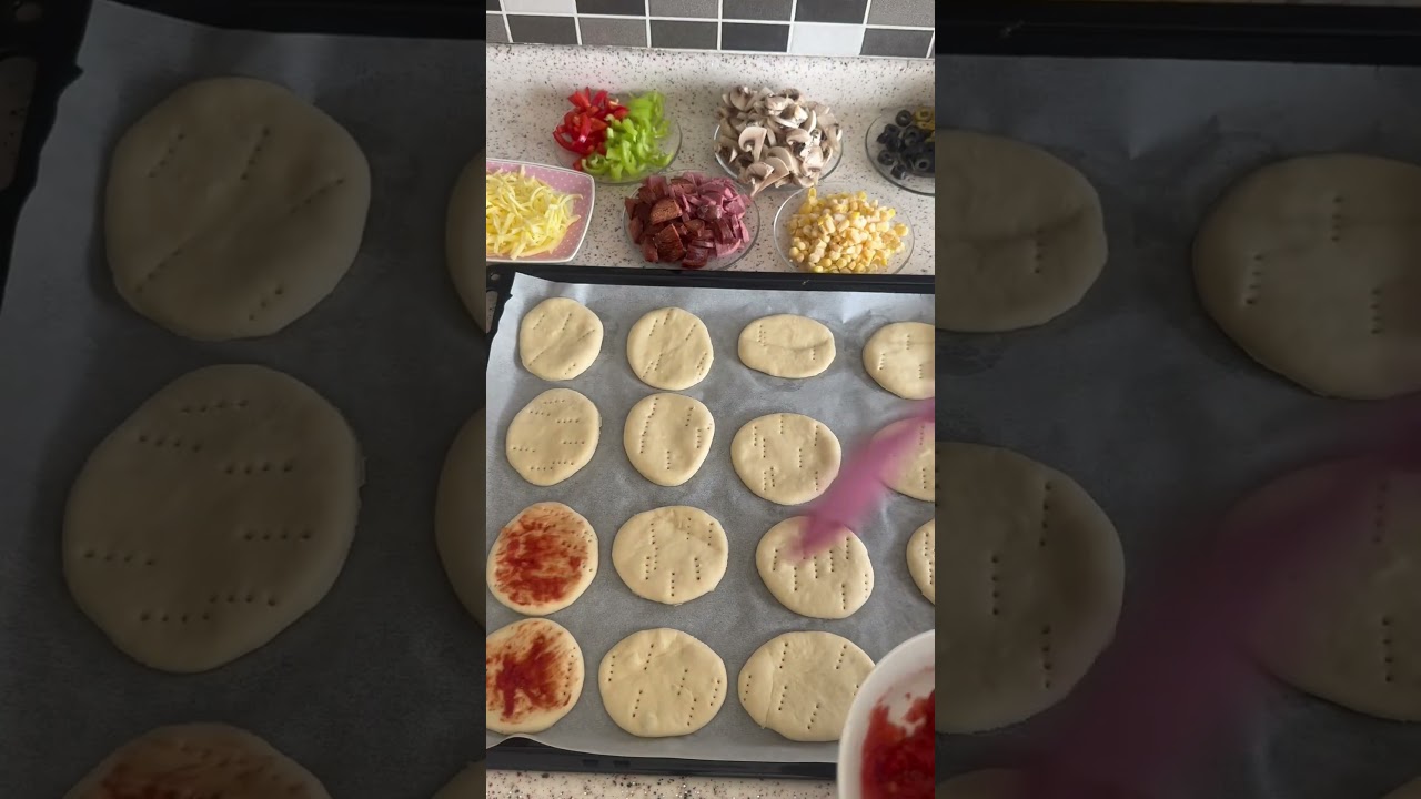 “Çocuklarınızın Seveceği Mini Pizza Tarifi – İzlemeye Hazır Mısınız?  #ShortVideo #Pizza” videolu “Çocuklarınızın Seveceği Mini Pizza Tarifi – İzlemeye Hazır Mısınız?  #ShortVideo #Pizza” videolu