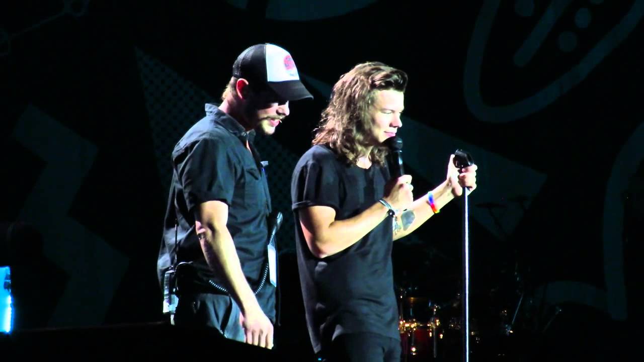 Harry Worships a Crew Members Mustache - Montreal - 9/5/15 *FIRST ROW*